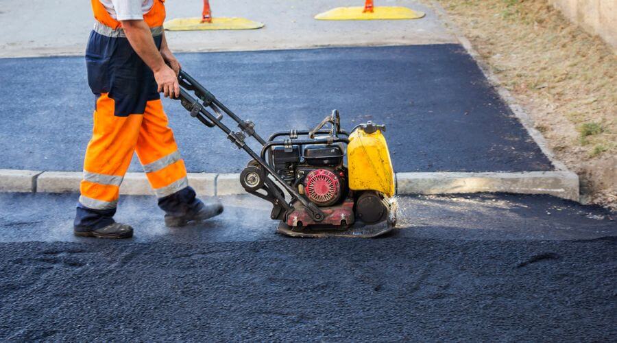 Professional gutter cleaning in Shannon, IL